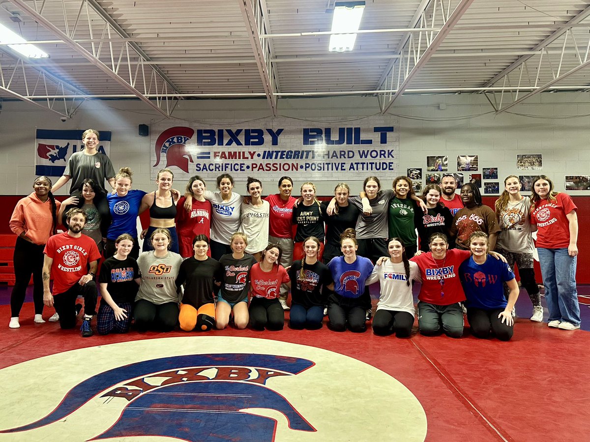 Thank you to 2024 𝒪𝓁𝓎𝓂𝓅𝒾𝒸 𝒸𝒽𝒶𝓂𝓅𝒾𝑜𝓃 Sarah Hildebrandt for coming and pouring into our girls today! It was an honor to learn from the best in the world 🙏

<a href="/sarhilde/">Sarah Hildebrandt</a> | #BixbyBuilt 🔴🔵