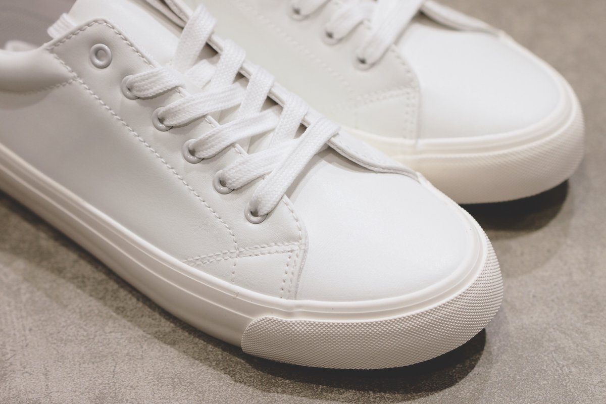 💡ひとことデザイン知識💡（ファッション編👗）

スニーカーはカジュアル、ローファーはきちんと感を演出👞
皆さん今日も１日お疲れ様でした～✨🍵

#企業公式がお疲れ様を言い合う