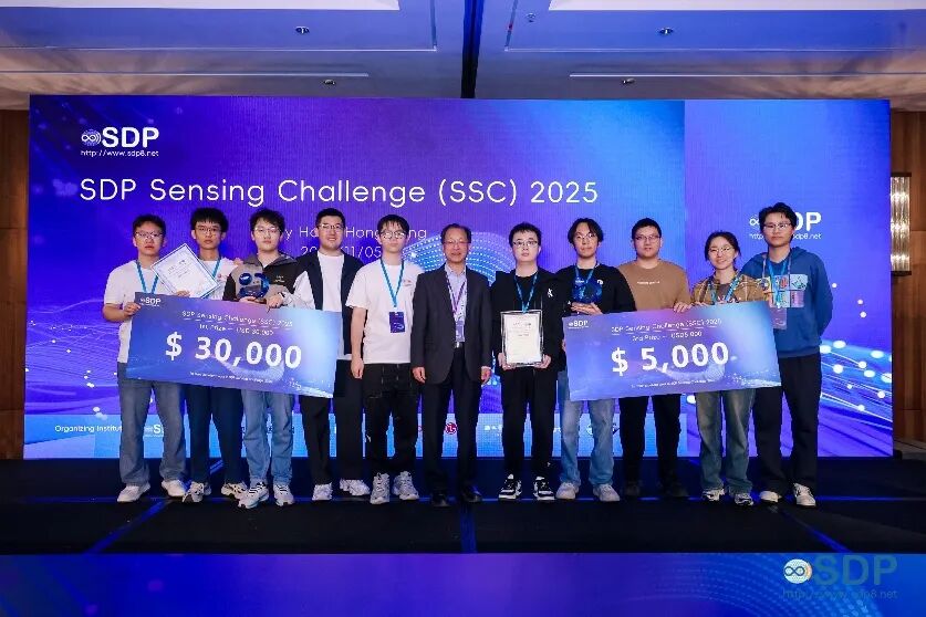 PKU1898's tweet image. A team from Peking University (AIR@PKU) won the global SSC 2025 wireless sensing competition in Hong Kong with their project on millimeter-wave radar for human activity recognition.

Out of 305 teams, the PKU team, led by Professor Zhang Daqing, received the $30,000 top prize.…