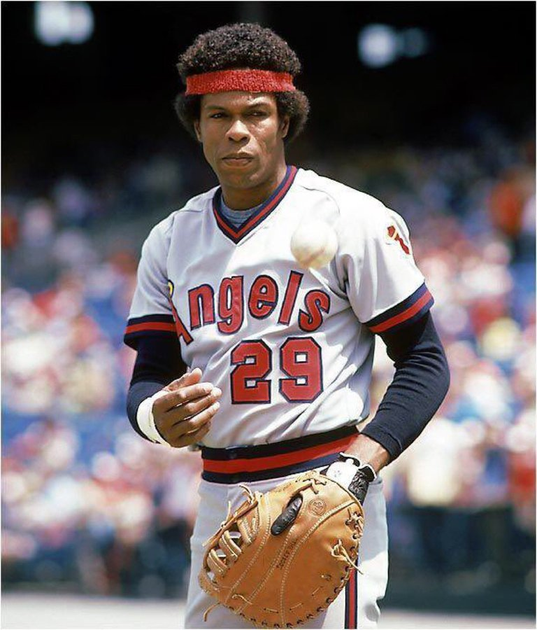 BBGreatMoments's tweet photo. Rod Carew ONLY received 401/443 HOF ballots. I’ll never not laugh on how some of these writers vote
https://t.co/jmI99diRUi