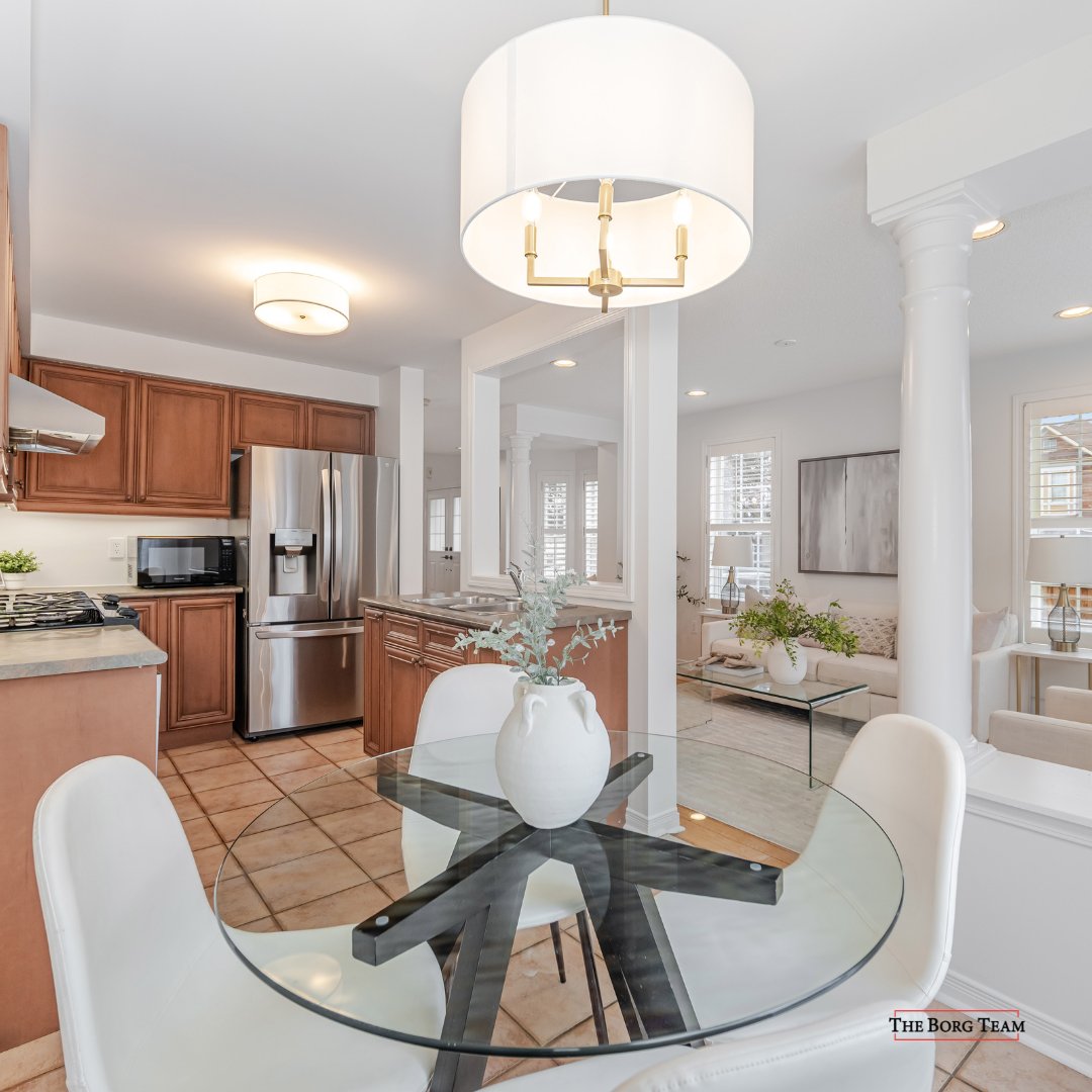 JeffBorgRealtor's tweet photo. FOR LEASE - 1137 Meadowgrove Court
Welcome to beautiful Old Meadowvale Village, one of Mississauga’s most desirable communities!
This bright, freshly painted 3-bedroom 3 bathroom home is move-in ready. #theborgteam #meadowvalevillage #mississauga #jeffborg https://t.co/AFiREW0OIR