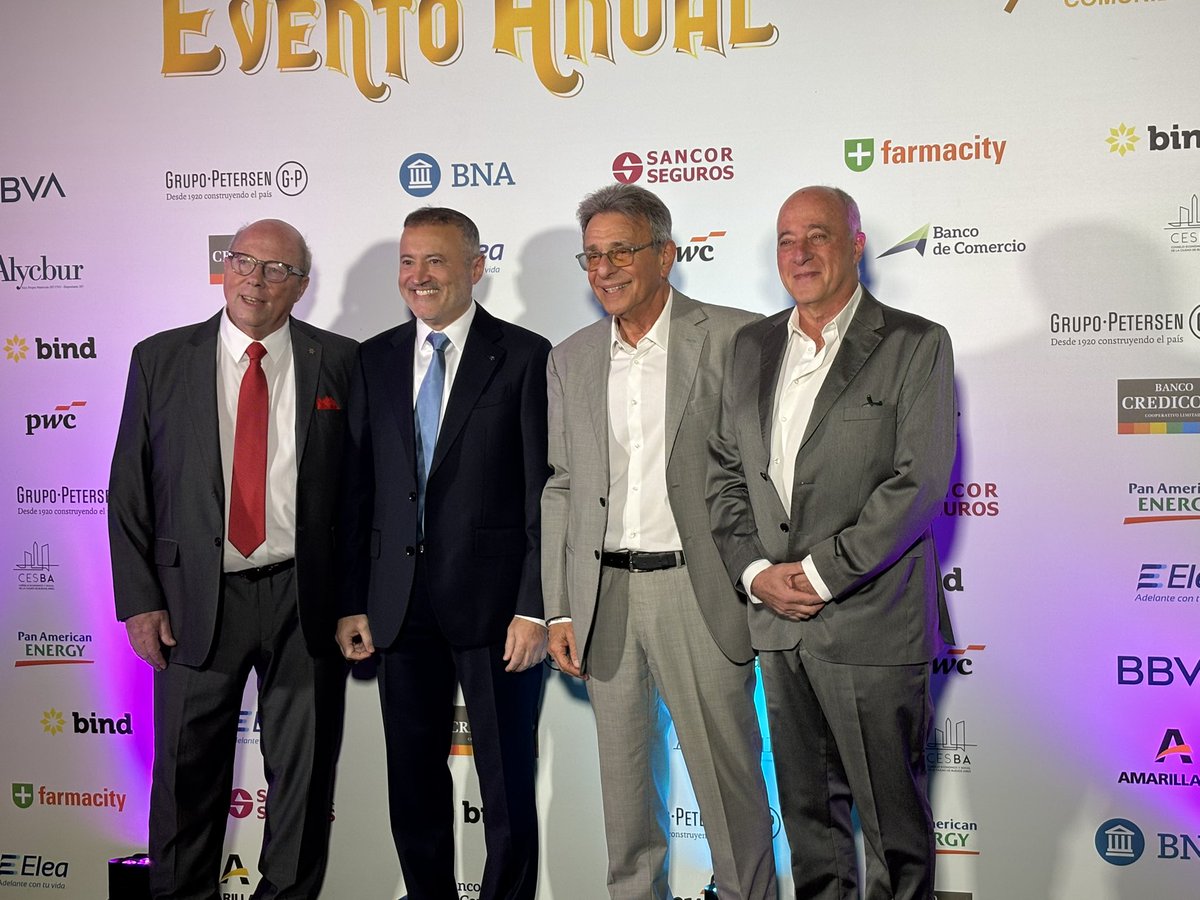 DanielBerliner's tweet photo. Gracias AMIA por tanto.
En el Evento Anual junto al presidente Osvaldo Armoza, Abraham Kaul y Mario Sobol, ex presidente y secretario general.
#AMIA #DanielBerliner https://t.co/sWmD9NVjtz