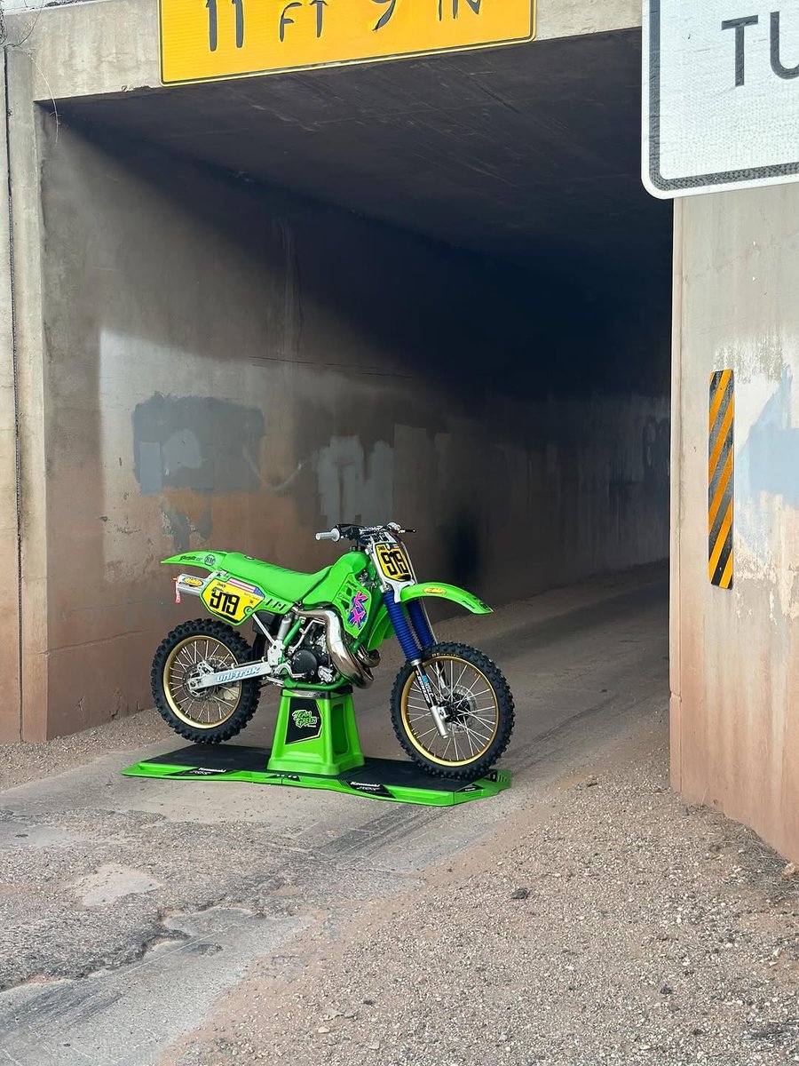 RideDunlop's tweet photo. Two stroke Tuesday with @jaycecannon192 beast of a KX500!

#RideDunlop #RaceDunlop #Dunlop #MX34 #Kawasaki #KX500 #TwoStroke #TwoStrokeTuesday https://t.co/aKvsdZaW2x