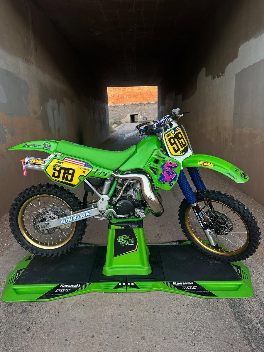 RideDunlop's tweet photo. Two stroke Tuesday with @jaycecannon192 beast of a KX500!

#RideDunlop #RaceDunlop #Dunlop #MX34 #Kawasaki #KX500 #TwoStroke #TwoStrokeTuesday https://t.co/aKvsdZaW2x