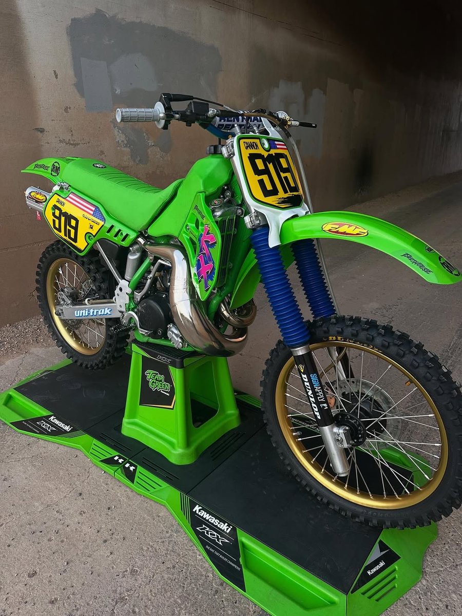 RideDunlop's tweet photo. Two stroke Tuesday with @jaycecannon192 beast of a KX500!

#RideDunlop #RaceDunlop #Dunlop #MX34 #Kawasaki #KX500 #TwoStroke #TwoStrokeTuesday https://t.co/aKvsdZaW2x