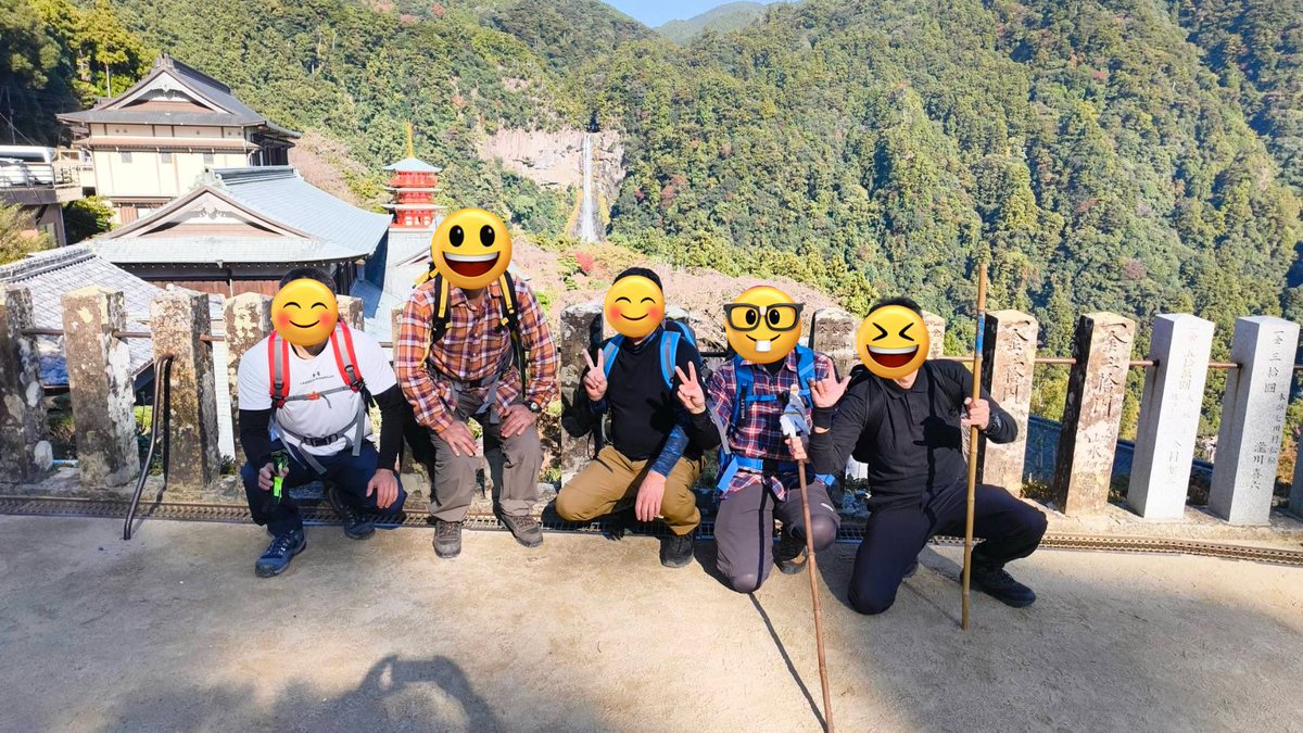 jk0abh's tweet image. 那智の滝バックに🤳