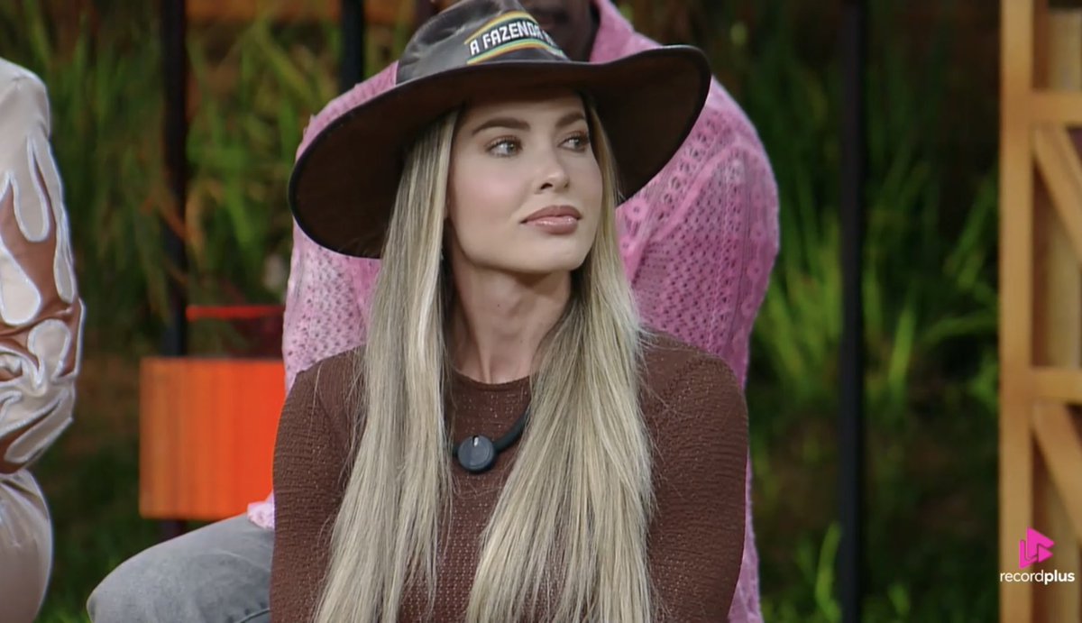 raituita_'s tweet image. é a fazendeira mais linda da história desse programa #TeamSaory #AFazenda