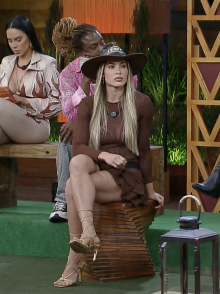 raituita_'s tweet image. é a fazendeira mais linda da história desse programa #TeamSaory #AFazenda