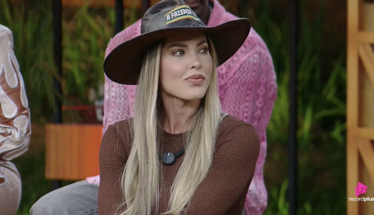 raituita_'s tweet image. é a fazendeira mais linda da história desse programa #TeamSaory #AFazenda