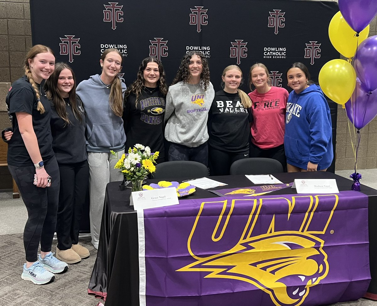 Dowling Catholic Softball 🥎 tweet media