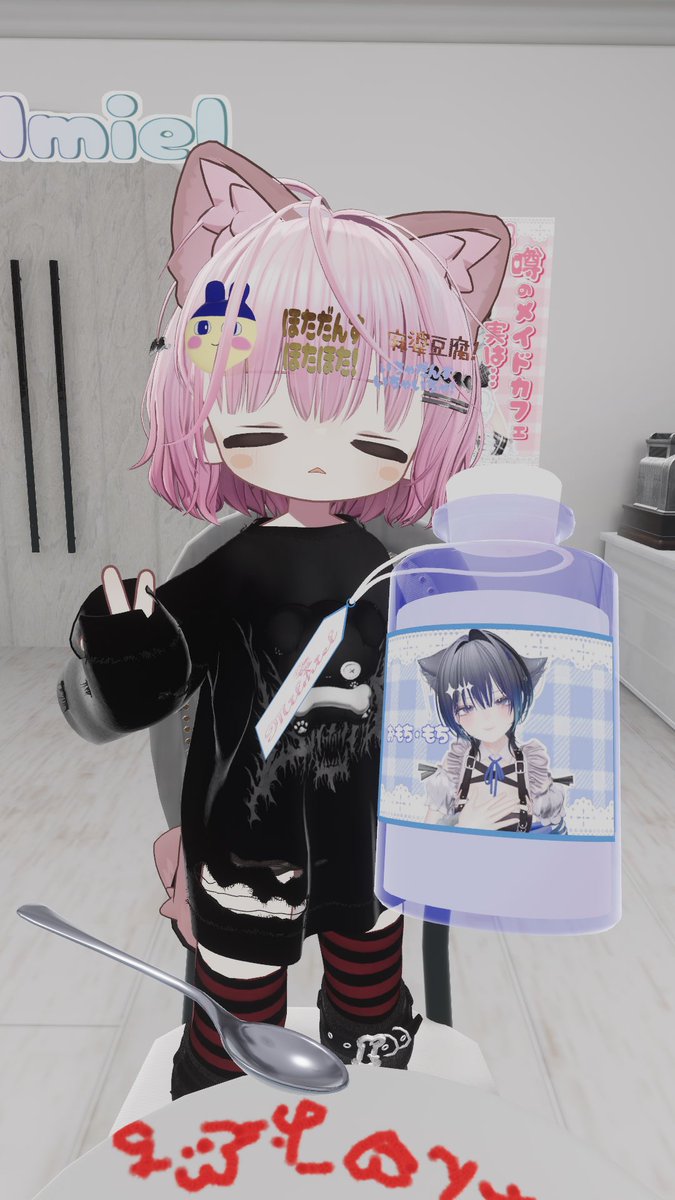 #Milmiel
事前抽選に当たったのでろいちゃまと行ってきました！コンセプトが「友達の友達がやってるメイドカフェ」だったので、少し気まずい雰囲気なのかなと思いきや、可愛いメイドさんが楽しく接客してくれました♪来店回数に応じて特典もあるみたいなのでまた帰宅したいです！ALTアルヨ