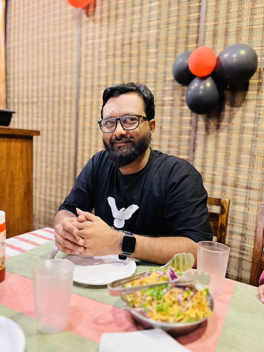 अगर बात पैसे और नोटो की नहीं होती ना 

तो मैं उसकी फ़ोटो भी रखना पसंद नहीं करता 

तू समझा- नहीं तू नहीं समझा !! हर हर महादेव !!