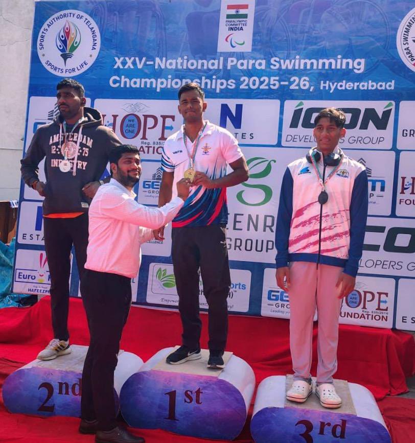 westerncomd_IA's tweet image. #StrongAndCapable
#LifeFullOfPride
#InServiceOfTheNation
#ParaSwimming

Hav Kapil, a #KhargaWarrior from Prachand Paanch, made the #IndianArmy proud by winning 3 Gold Medals at the 25th National Para Swimming Championship 2025-26, at Hyderabad, including a New National Record in…