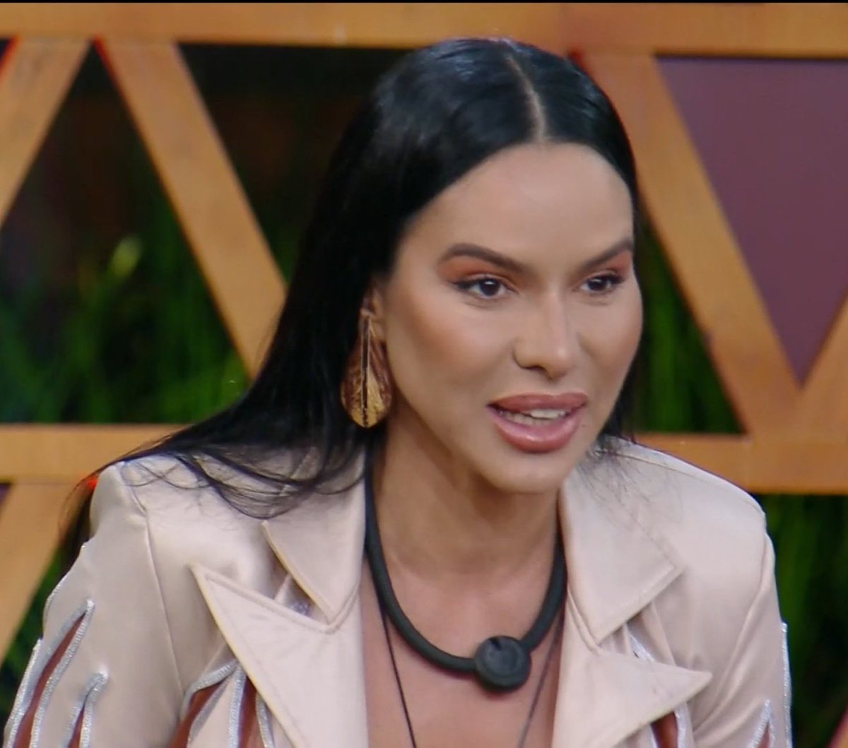 snowsxcx's tweet image. A Yoná já tinha avisado que essa INSUPORTÁVEL era falsa #FormaçãoDaRoça #Afazenda