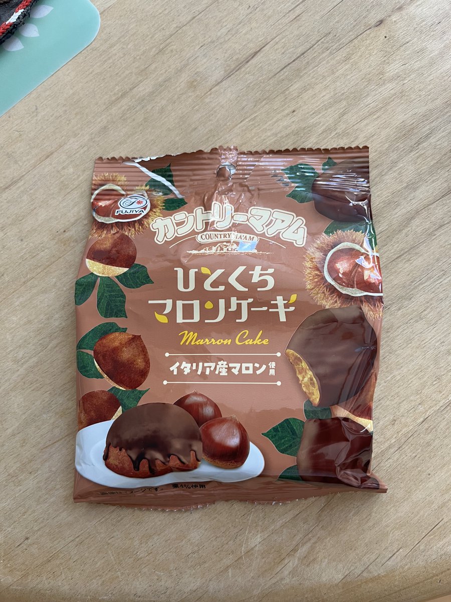 imp_learning's tweet image. こんにちは、3号です。

私はさほど #カントリーマアム派 ではないのですが、この #ひとくちマロンケーキ はツボりました（開封しちゃってるけど）。お店で見かけたらぜひお試しください。

きょうも張り切っていきましょう。