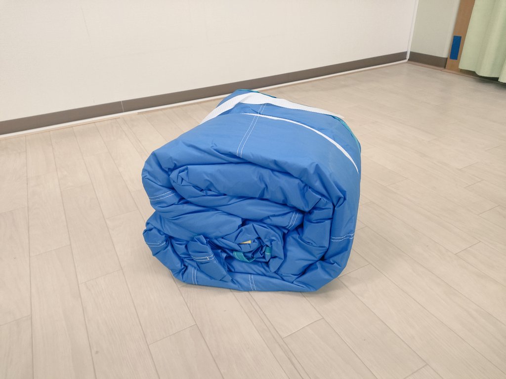 shionappa's tweet image. ポチッとな

ボタン一つでたったの1分でここまで空気が

娘は↓の動画を無限リピして
「早く教会行きたい」と連呼✨️

う〜ん
夜中はエアーの騒音で周りに迷惑かもだし
早くて週末かな❓️
＃ポチッとな
＃エアー遊具
＃祝福家庭の日常