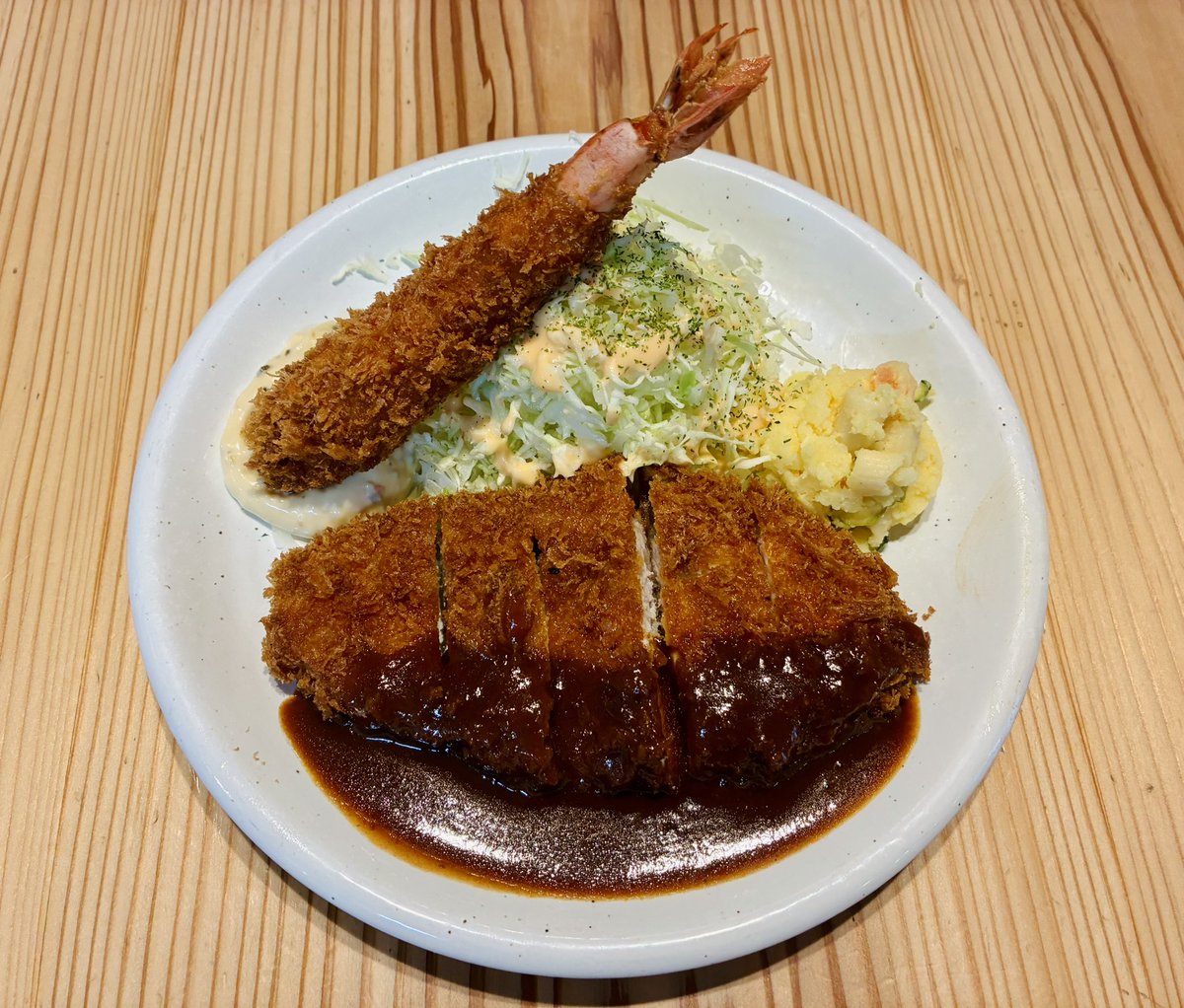 定食にエビフライ1尾追加出来るようになりました！

いつも少し物足りないなぁと思った人にどうぞ！🦐 

※カツ丼、カツとじには追加出来ません
画像例:
ミニサイズロースカツ定食1200円＋エビフライ1尾300円
＝1500円
 #とんかつおくだ #とんかつ処おくだ #京都とんかつ #とんかつ