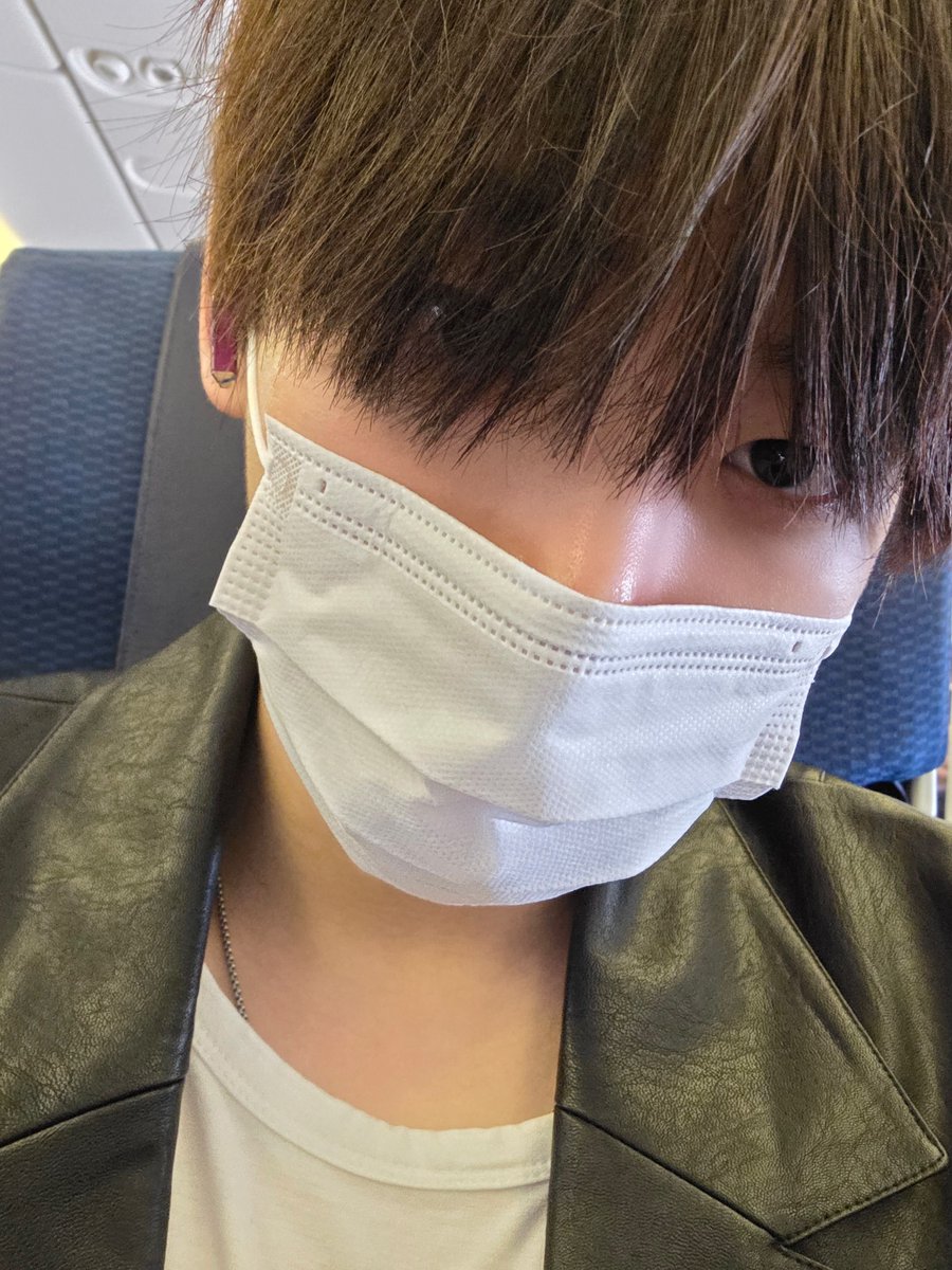 넘나 공격적인 눈이야 너무 잘생겨🫨