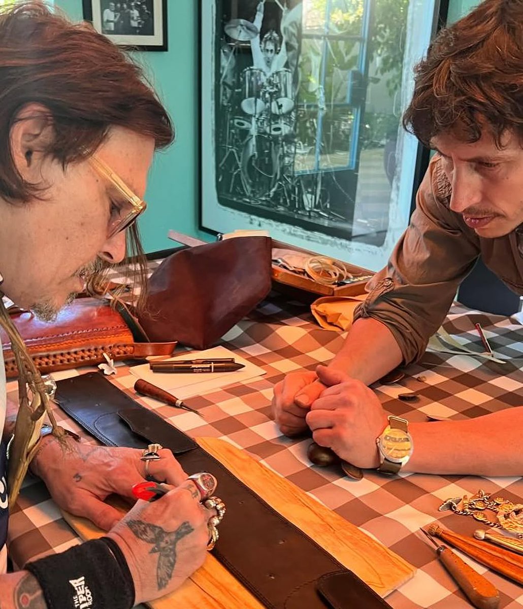 JohnnyDeppLoveo's tweet image. Beautiful handmade piece! 
Credits to @nicanorcrotto

#JohnnyDepp