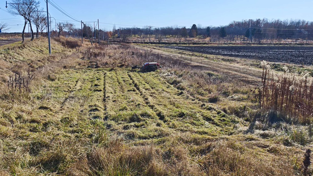 Hbucyo's tweet image. 草刈ロボTaurus80Eは本日も活躍しています。足の長い雑草も問題ありません。
#Allynav #草刈り #Taurus80E