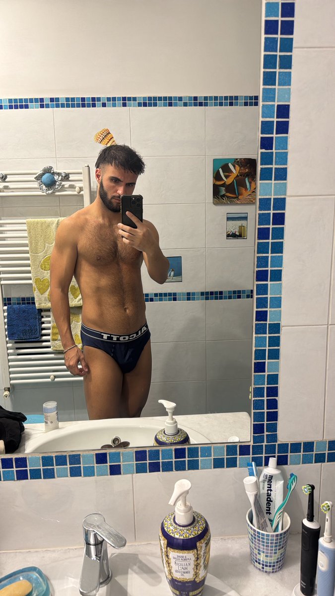chris962023's tweet photo. 🚿🚿🚿 https://t.co/Zbpq0Ylwbk