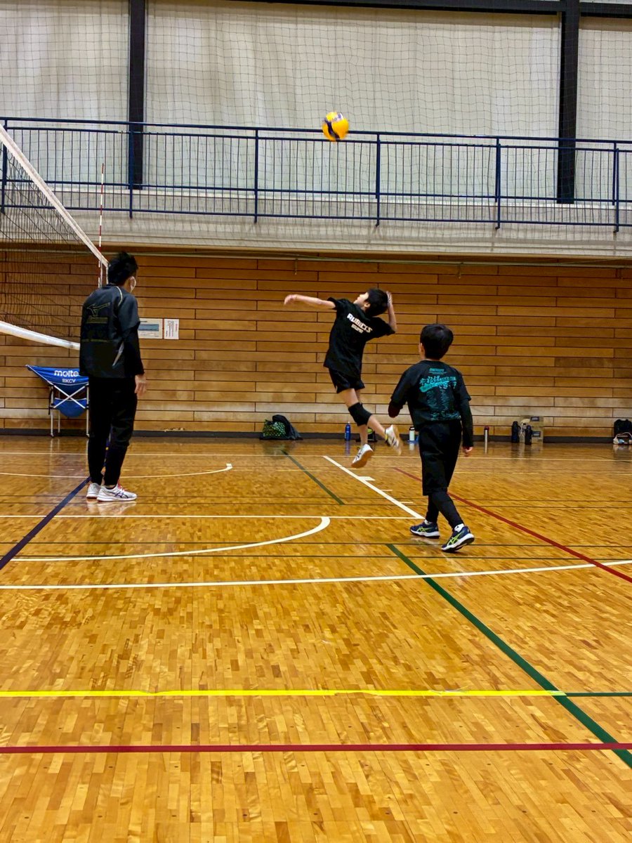 rubicks_iruma's tweet image. 本日は夜練習🏐ちょっと体調不良者が多いですな😅
練習前に予防できることを挙げてみました✋️
よく寝る　よく食べる　マスクをする　消毒をする　手洗いうがいをする！
あと何かあったかな!?
何にせよ皆なんとか耐えてくれぇ😂