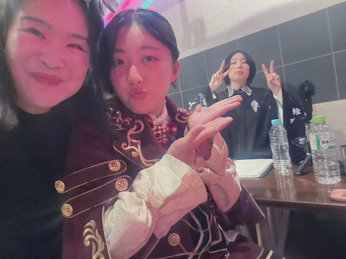 DAIMONKINUKA's tweet photo. 後ほどBlog更新もしますよわん！！🥳🥳
狐華生誕祭🦊　2人は若いけど、私よりしっかりもので、いつも支えてくださる2人🥳

また来年もこの場所で、笑ってお祝いできるように　きぬかも邁進して参ります！🥳

🦊akaneちゃん
@akane_song_a 
新しい衣装かな🥳すごい似合って可愛い😍
髪色も金髪なイメージだったけど、、
大人っぽくなり大人なOLなイメージ🥳
オリジナル作品も増えてステージもキラキラで堂々としていて　感動だよ💕💕

🦊ユウちゃん
@yuuyuu66686 
るぴ♡なすからボイストレーニング受けてきたから本当に歌にしっかり自信もてるようになったよね🥳
またまた24日のオフ会もたのしみだね！！
沢山自信持って　狐華の活動もすごいこれからきぬかも支えていきます！

🦊狐華
@kmgrkikka 
大成長をしていく若手ガールズユニット
狐華　の生誕祭が昨日無事　飯田橋 space withで大成功！🥳🥳
ありがとうございました！

総合\ is21sound
@Is21Sound 
代表-むうむう
@muumuupanda