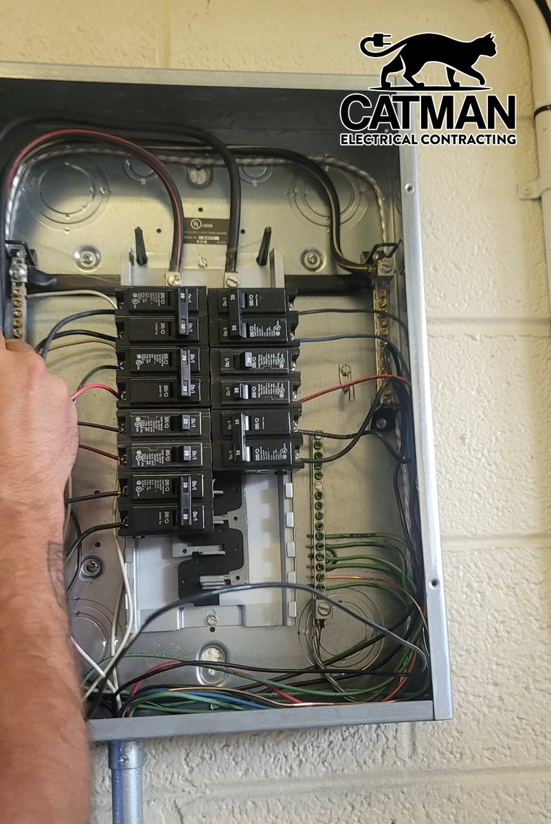 CatmanElectric's tweet image. 🍂 Fall Electrical Safety Tips for Wilkes-Barre Homeowners from CATMAN Electrical Contracting! 
• Test smoke/CO detectors 
• Check cords for fraying before holiday lights 
• Don’t overload outlets
Call CATMAN today!

#WilkesBarre #ElectricalSafety #FallTips #CATMANElectrical