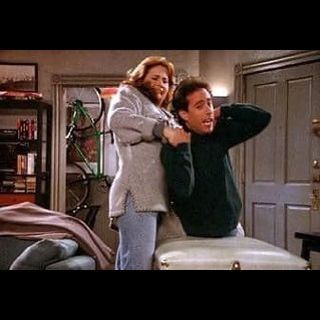 PIUpdate's tweet image. 📺 November 18, 1993: On NBC&apos;s &quot;Seinfeld&quot;, Jerry was incensed that his new masseuse girlfriend (guest star Jennifer Coolidge) won&apos;t give him a massage, instagr.am/p/DROIhR6jzXY/