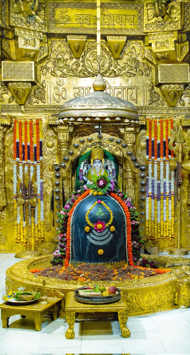Somnath_Temple's tweet image. श्री सोमनाथ महादेव मंदिर,
प्रथम ज्योतिर्लिंग - गुजरात (सौराष्ट्र)
दिनांकः 19 नवम्बर  2025, कार्तिक कृष्ण चतुर्दशी - बुधवार
प्रातः श्रृंगार
11256336
#somnath #mahadev #shivji
#bhakti #somnathlivedarshan #somnathtemple