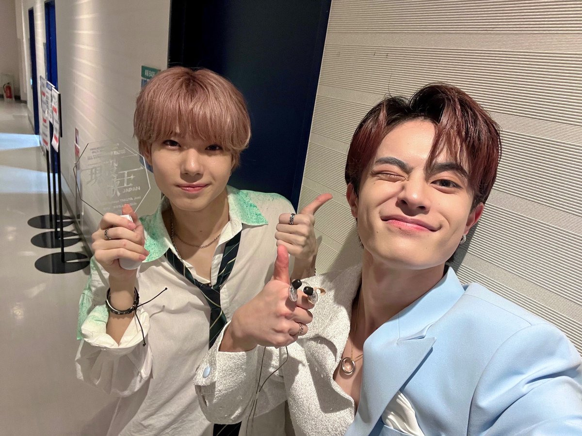 現役歌王 サイン入りチェキ ジュニ juni バッジ セット Juni ジュニ