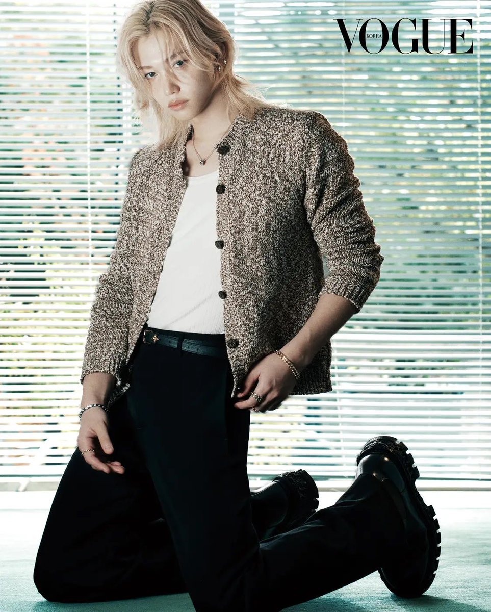 tooampm's tweet photo. บทสัมน้องหลิกจาก Vouge Korea / คำตอบเริส🙌🏻

ปกติแล้วคุณไม่ค่อยแบ่งแยกเรื่องความเป็นผู้ชายหรือผู้หญิงใช่ไหมคะ?

🐥: เวลาผมเลือกเสื้อผ้าแต่งตัว ผมไม่ค่อยสนใจว่ามันจะดู เป็นผู้ชาย หรือ เป็นผู้หญิง ครับ ผมแค่หยิบมามิกซ์แอนด์แมตช์ให้มันเข้ากับตัวเองก็พอ ขอแค่มีสักจุดที่ดึงสายตาได้และทำให้คนจำได้ แล้วมันต้องดูเป็นธรรมชาติด้วยครับ

เคยมีช่วงที่กังวลไหมว่าตัวเองแตกต่างจากคนอื่น?

🐥: คนเรามันต่างกันอยู่แล้วครับ ผมไม่ค่อยกังวลเพราะผมรู้สึกว่าความแตกต่างของแต่ละคนนั่นแหละคือความเป็นธรรมชาติ สำหรับบางคน ลุคแมนแบบเท่ ๆ อาจจะดูเข้ากับเขามากที่สุดในขณะที่สำหรับบางคน การมีรูปร่างที่ผอมบางและมีสัดส่วนที่สวยงามก็ดูเป็นธรรมชาติ ผมมองว่าทุกรูปลักษณ์นั้นดีหมดครับ ผมคิดว่าการที่เรามีสีสันที่เป็นเอกลักษณ์ของตัวเองนั้นเป็นเรื่องที่ดีมากๆครับ

©️spearhyunnie