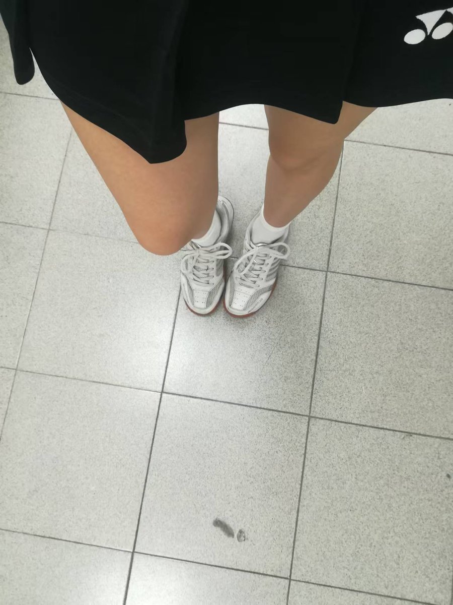 敬业中 休息就要去健身穿袜子🥰