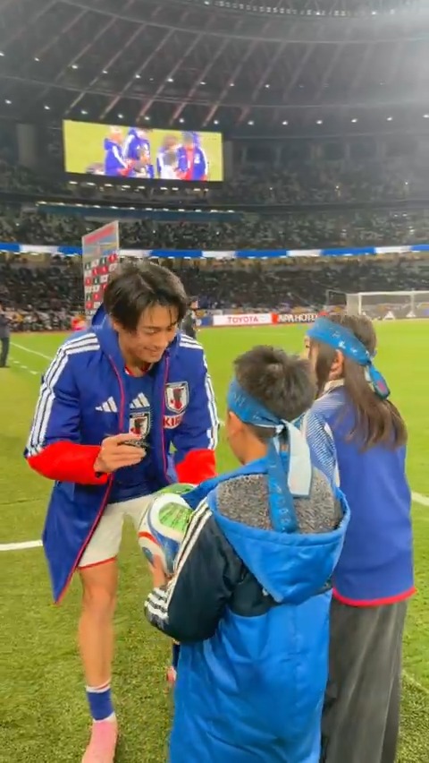 🔹#KIRIN アフターマッチサイン🔹 試合後のピッチレベルで、SAMURAI