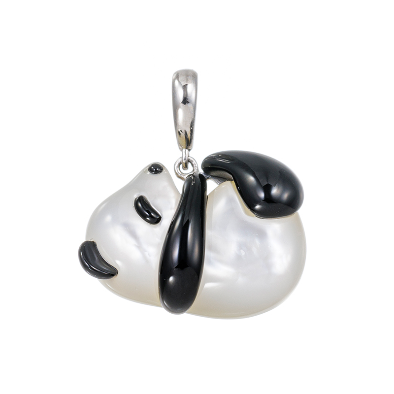 今日は #いい育児の日 ／ コロコロ遊ぶ子パンダをモチーフにした 白蝶