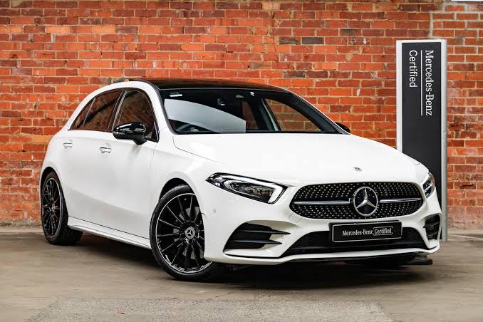 yourtechguyyy's tweet image. Oh nice, I feel the very latest Mercedes is just big screens 

But I prefer first gen MBUX which is like 2018-2022 — this gen is perfect balance, clean interior

Image 1 and 2: A Class hatch W177
(2018-2022) pre facelift 

Image 3 and 4: E Class sedan W213 
(2020-2024) facelift