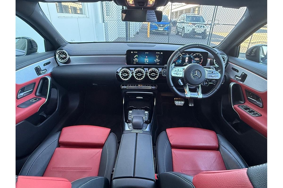 yourtechguyyy's tweet image. Oh nice, I feel the very latest Mercedes is just big screens 

But I prefer first gen MBUX which is like 2018-2022 — this gen is perfect balance, clean interior

Image 1 and 2: A Class hatch W177
(2018-2022) pre facelift 

Image 3 and 4: E Class sedan W213 
(2020-2024) facelift