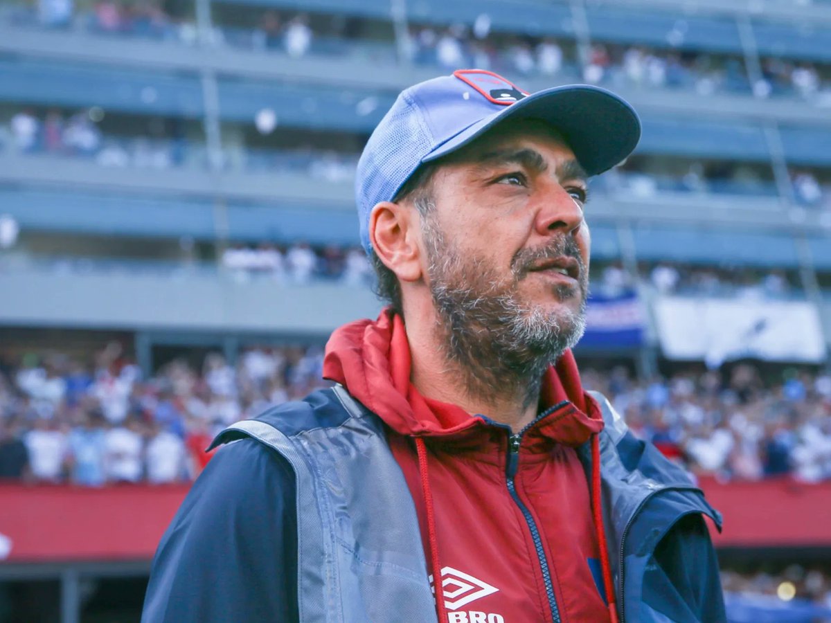 MarioSanchezVe's tweet photo. El entrenador uruguayo Álvaro "Chino" Recoba está muy cerca de ser el nuevo entrenador del Deportivo Táchira.

Recientemente estuvo al mando de Nacional.

Como jugador estuvo casi 10 años en el Inter de Milán. https://t.co/G0MgAp0PlB
