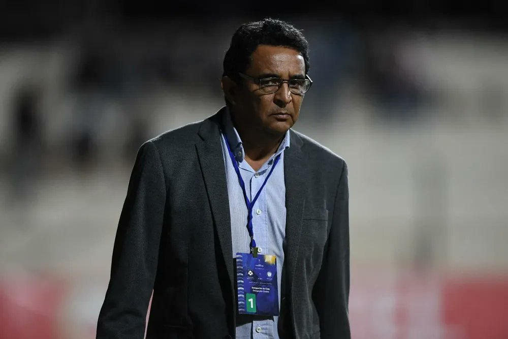 manur0226's tweet photo. Me pasan el dato que hay reunión en la calle guayabo, se va a rescindir el contrato de bielsa ...El sucesor ya esta en camino....👇👇👇 https://t.co/NWhcDiSeKn