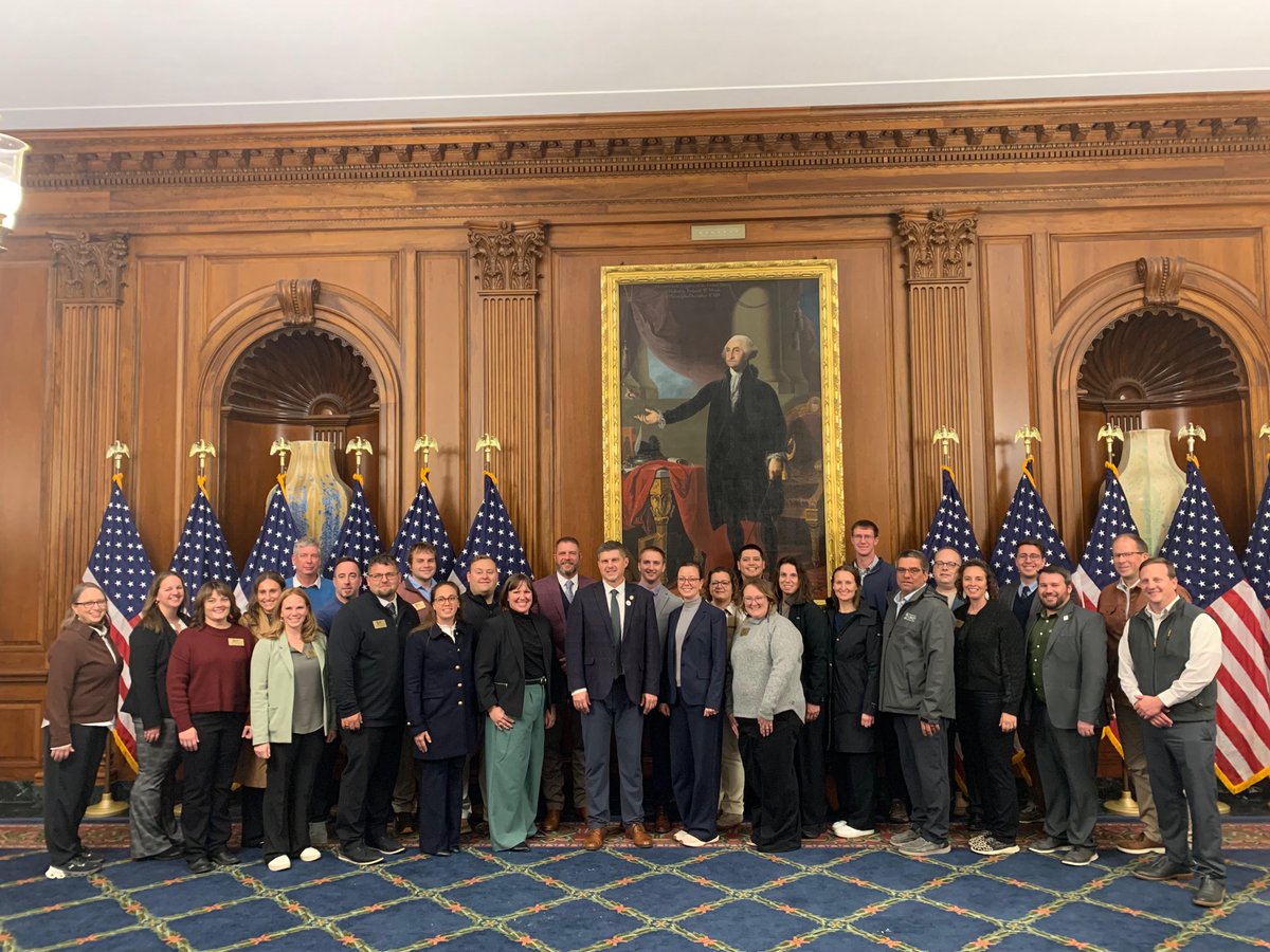 RepFinstad's tweet image. Always great to spend the evening touring our nation’s Capitol with #MN01 constituents. I enjoyed showing this beautiful building to emerging leaders in the MARL Program while they’re in D.C. this week. It was a great time for us to reflect on our country’s history and discuss…