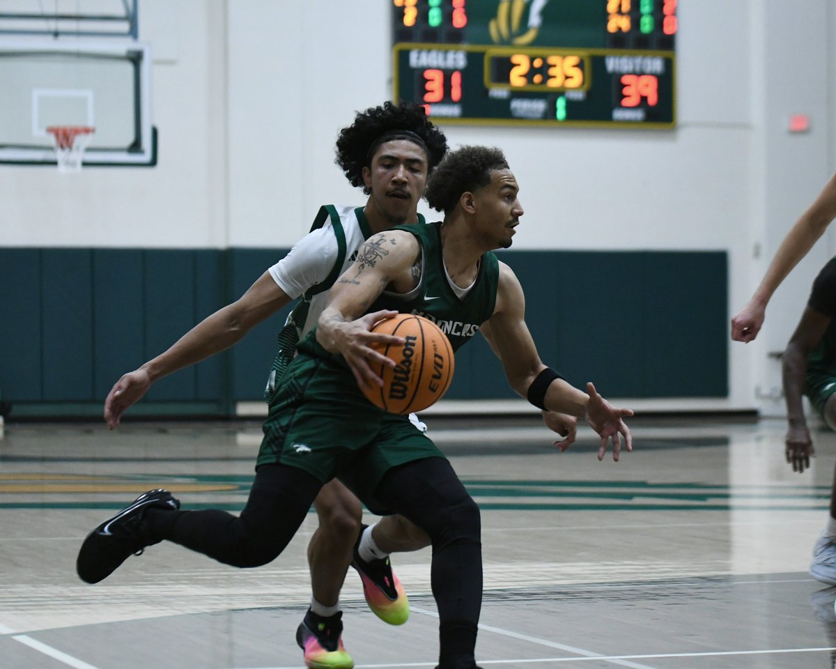 cppbroncos's tweet image. Broncos on top!

@cppmbb edged Concordia Irvine 75-73. Demarreya Lewis-Cooper led the Broncos with 18 points, 5 rebounds, and 5 assists. Kevin Simeth and Shyheim Parm added 5 assists each.

#WeAreCPP