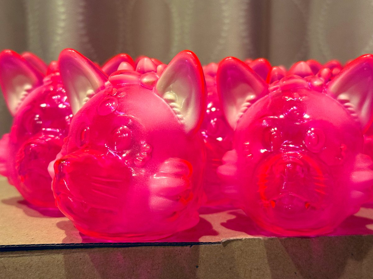 83torch's tweet image. #パペットルベロ 🐶🐶🐶
大量の頭部パーツを塗っていきます💪✨
先ずは白い毛並みを塗りました。
次に目鼻など細かいパーツを塗り分けていきます。
#TTEW