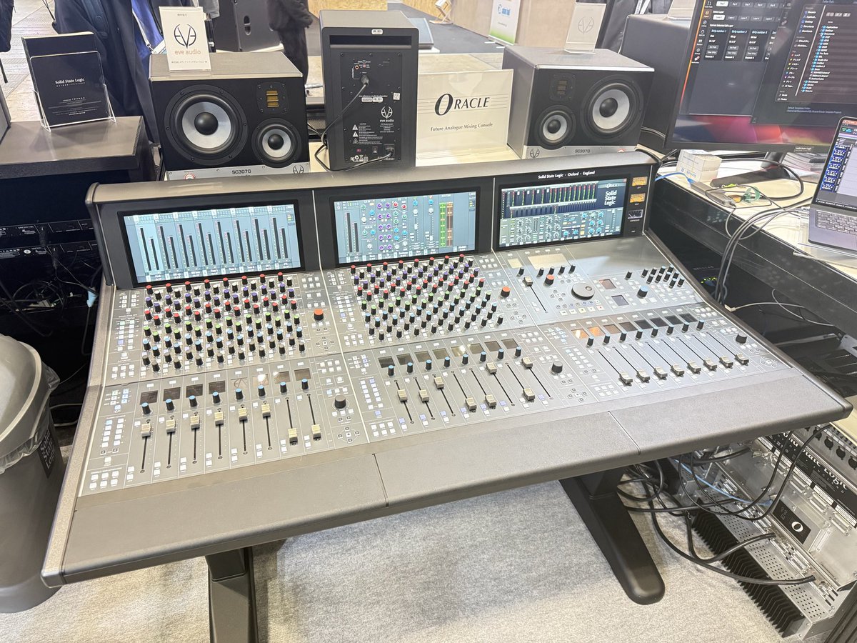 snrec_jp's tweet image. SOLID STATE LOGICブースでは、1Uサイズのオーディオ・インターフェースとチャンネル・ストリップが展示されています。
先日発売されたSuper 9000の姿も見られます⭐️

さらに、“デジタル制御アナログ卓” が特徴のOracleも体験できます！

#InterBEE #SOLIDSTATELOGIC
＠SSL_Japan