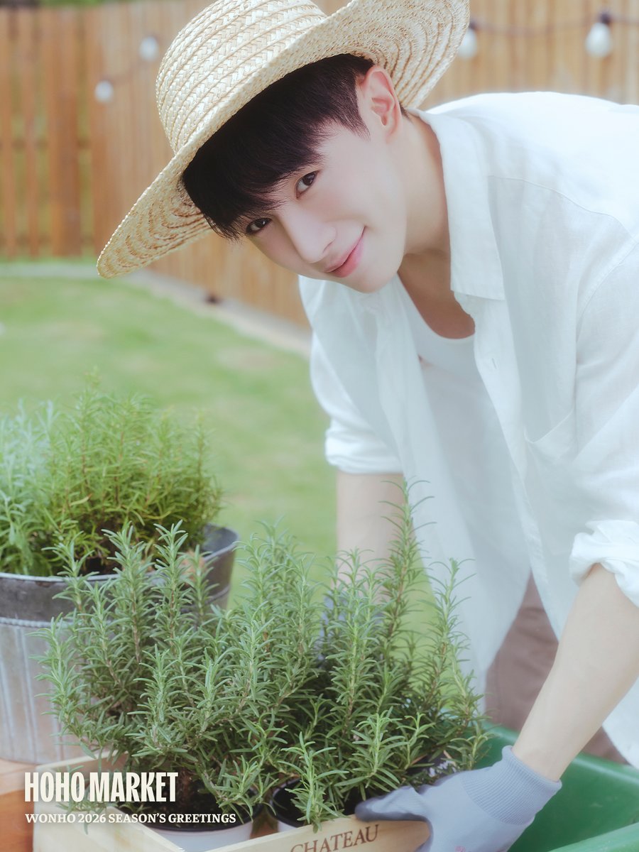 official__wonho's tweet photo. WONHO 2026 SEASON'S GREETINGS
[HOHO MARKET] 

Concept Photo

📦 Pre-order : 2025.11.20 (THU) 11AM (KST)
📦 Release : 2025.12.26 (FRI)

#원호 #WONHO 
#호호마켓 #HOHOMARKET https://t.co/qj58hapDUc