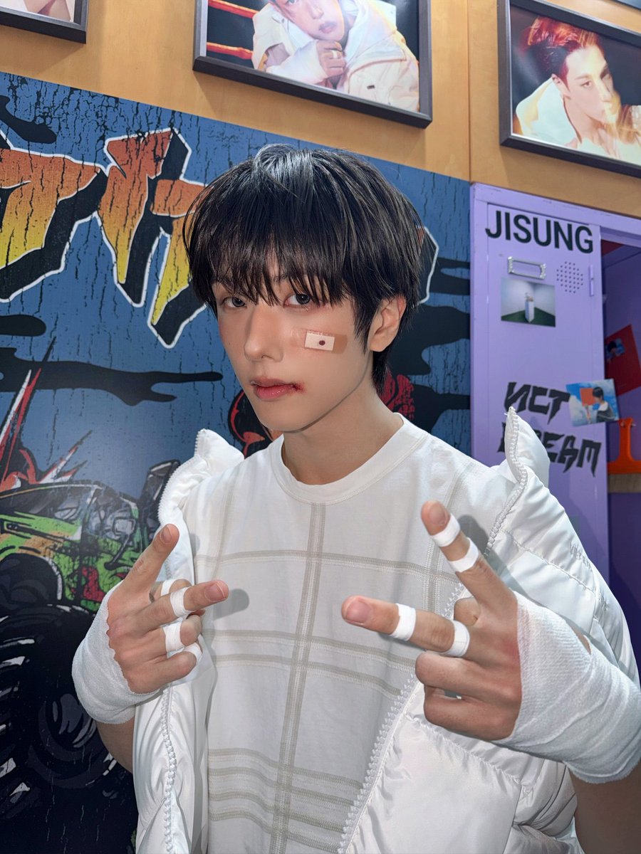 jisurng's tweet image. Fighting, face full of wounds. This concept makes me look like an adult. And yep... Is there a wall I can break down? With one punch, I can do it.