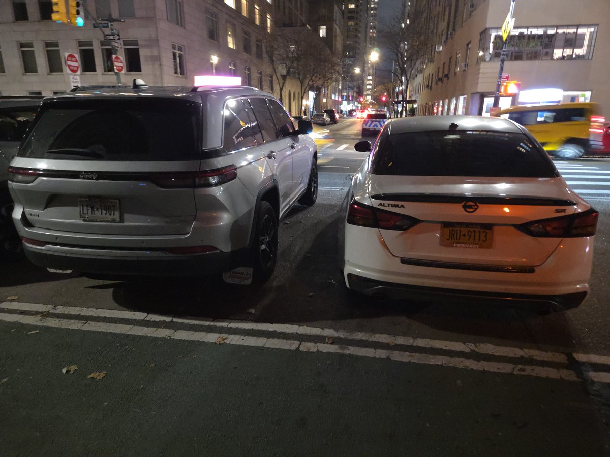 placardabuse's tweet image. These cars were illegally parked in a No Stopping zone.

They didn&apos;t even have a placard.

One was using a #FancyHat and the other threw some crumpled up #NYPDlaundry on the dashboard.

This #CultureOfCorruption is sloppy.