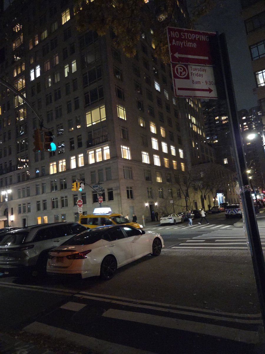 placardabuse's tweet image. These cars were illegally parked in a No Stopping zone.

They didn&apos;t even have a placard.

One was using a #FancyHat and the other threw some crumpled up #NYPDlaundry on the dashboard.

This #CultureOfCorruption is sloppy.