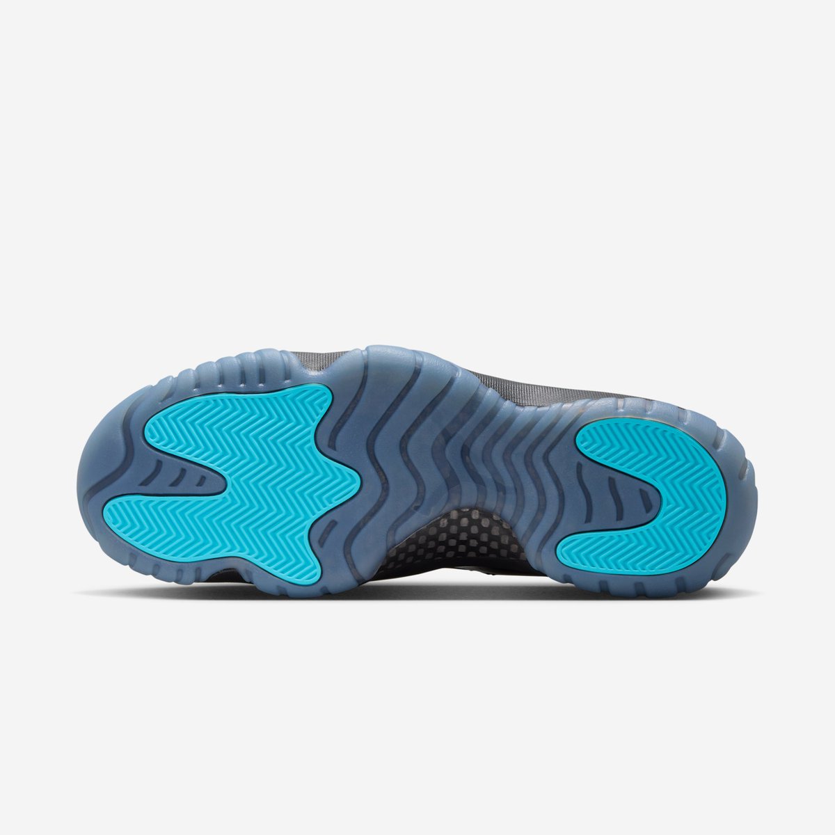 zSneakerHeadz's tweet photo. 2025 “Gamma” Air Jordan 11 official images loaded 👀👀🔥🔥 https://t.co/kLi7ffclwN