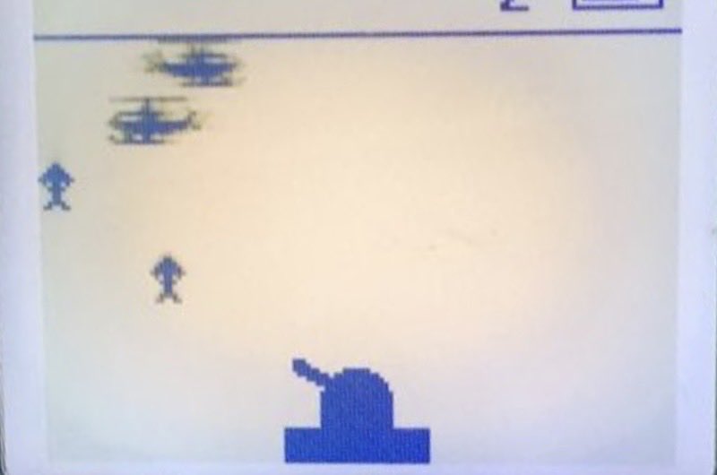 AlphaRingo's tweet image. Brought my old iPod back to life! Click wheel ❤️

Opened up Parachute - a fun little game committing blatant war crimes. Blow up helicopters, pilots bail and parachute for the ocean. Shoot them with the same ammo used to take down helicopters. 

Kinda makes me feel bad, @Apple.