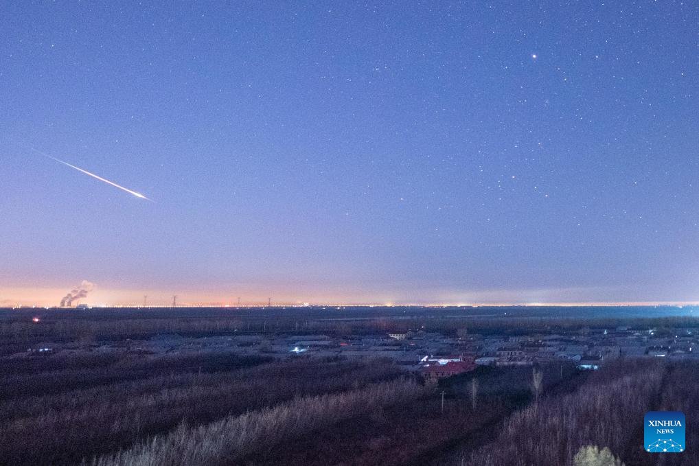 PDChina's tweet image. Make a wish! 🌠The Leonid meteor shower, known as the &quot;King of Meteor Showers&quot; that peaks during mid-November each year, was spotted on Tuesday night in Harbin, northeast China&apos;s Heilongjiang Province.